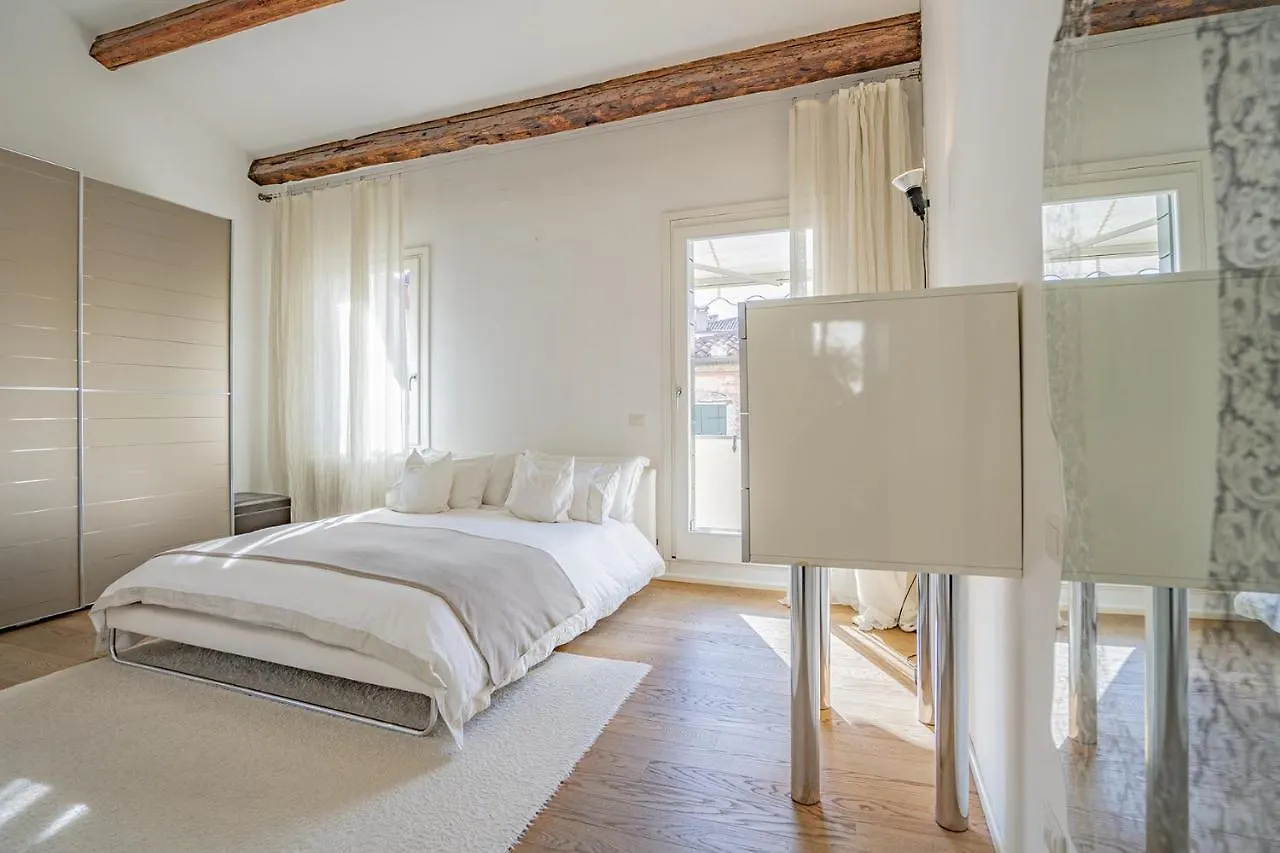 Colleoni Apartment With 2 Superb Terraces Venice