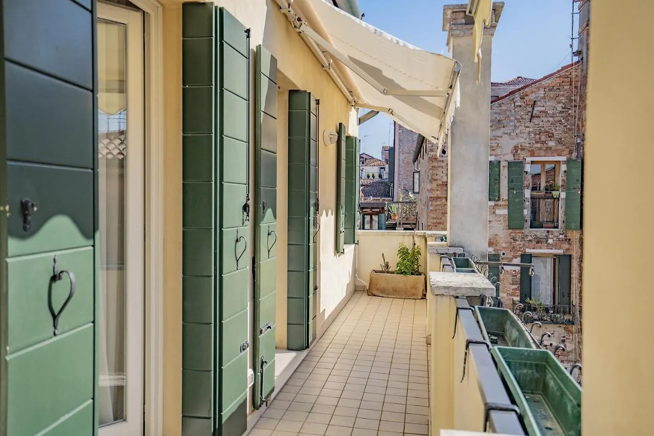 Colleoni Apartment With 2 Superb Terraces Venice Italy