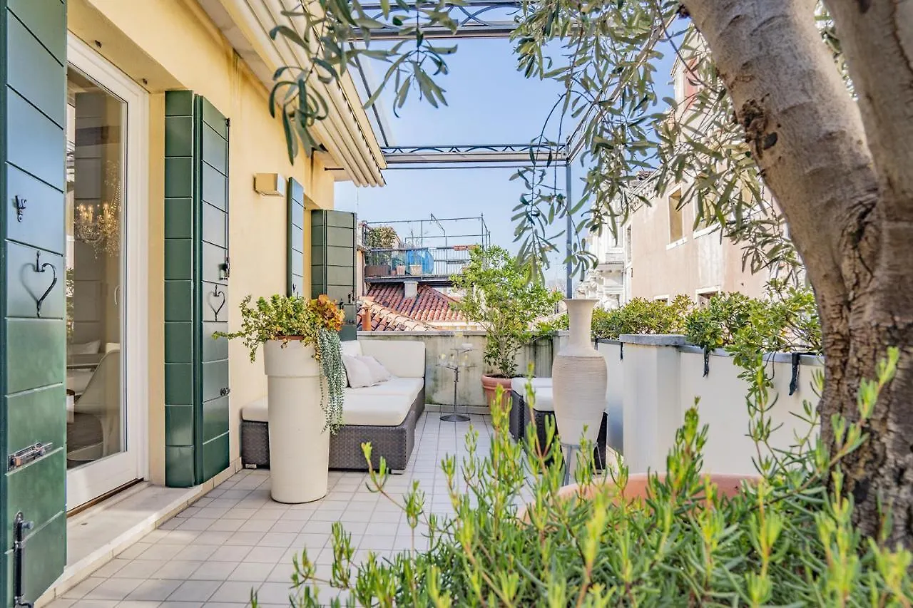 Colleoni Apartment With 2 Superb Terraces Venice
