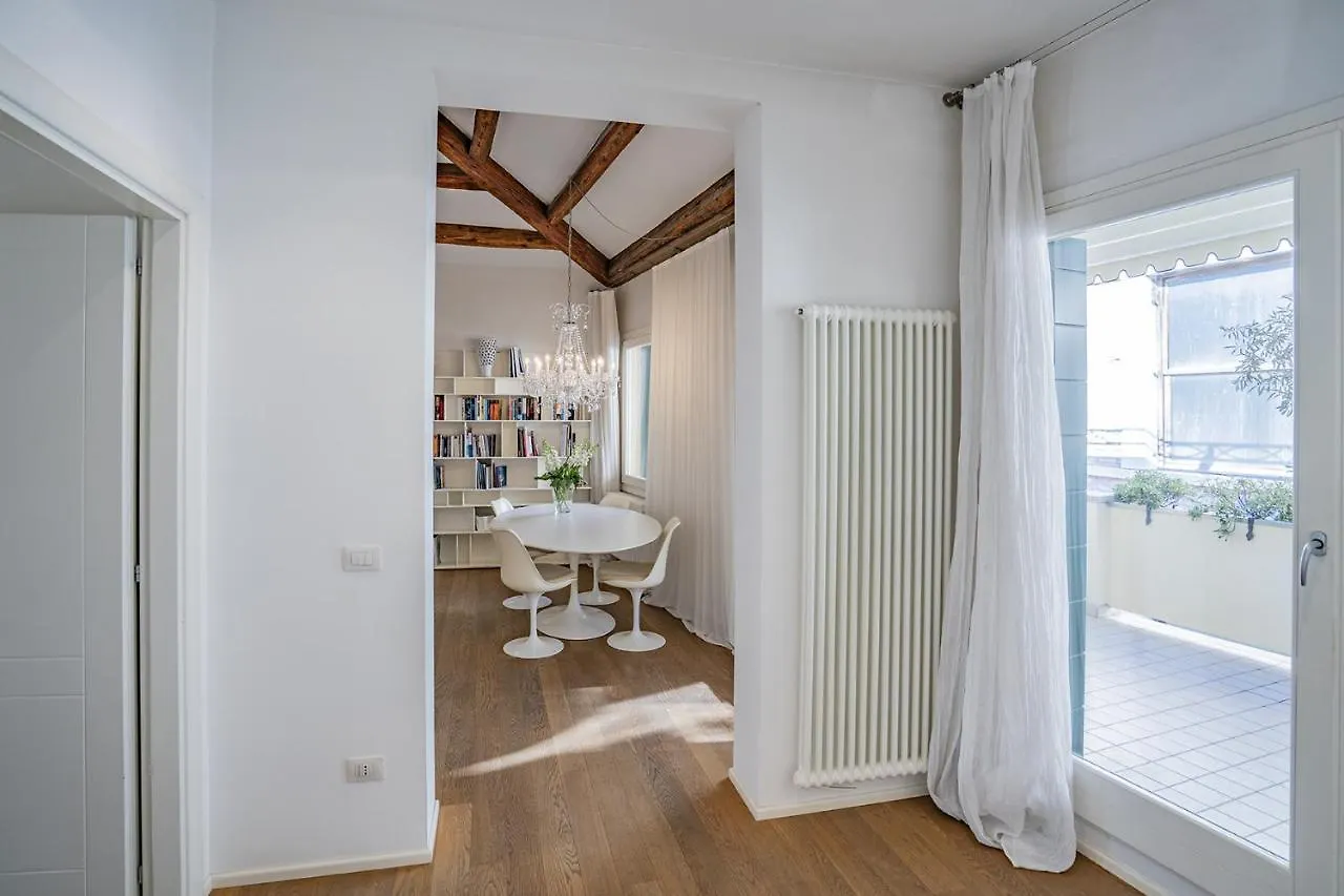 Colleoni Apartment With 2 Superb Terraces Venice