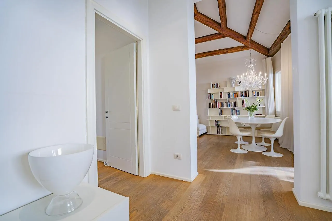 Colleoni Apartment With 2 Superb Terraces Venice