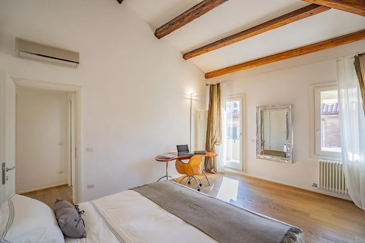 Colleoni Apartment With 2 Superb Terraces Venice Italy