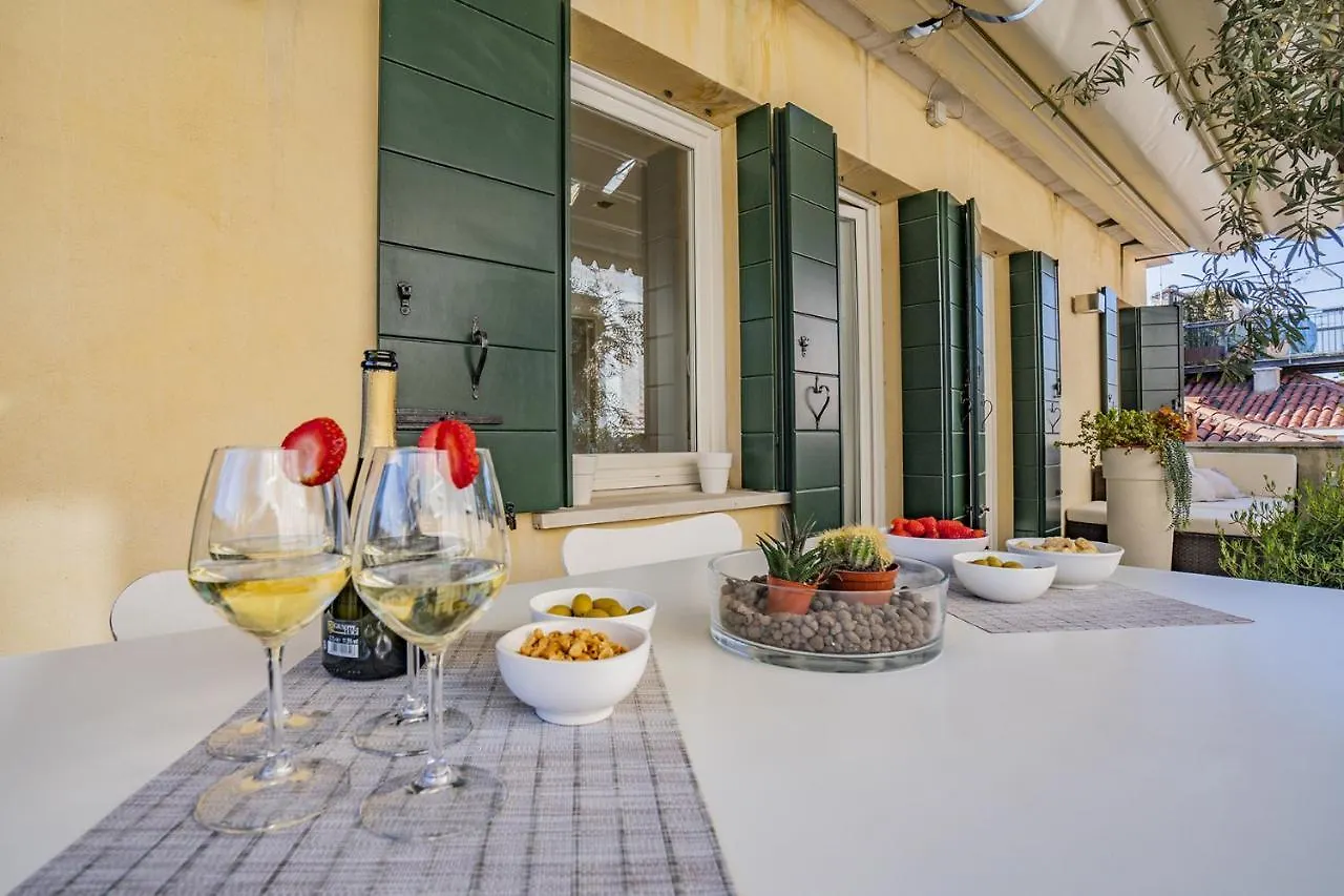 Colleoni Apartment With 2 Superb Terraces Venice