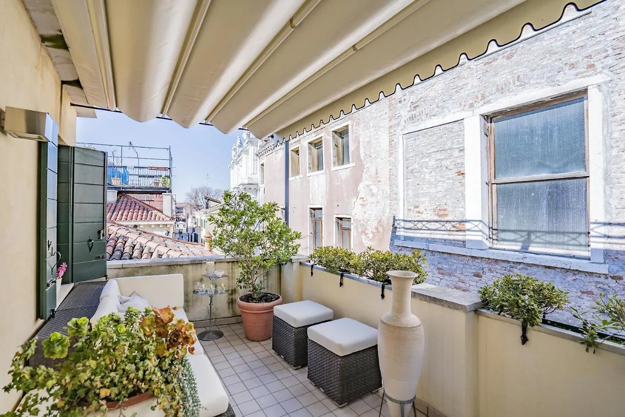 Colleoni Apartment With 2 Superb Terraces Venice Italy