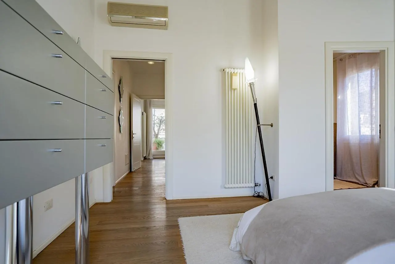 Colleoni Apartment With 2 Superb Terraces Venice Italy