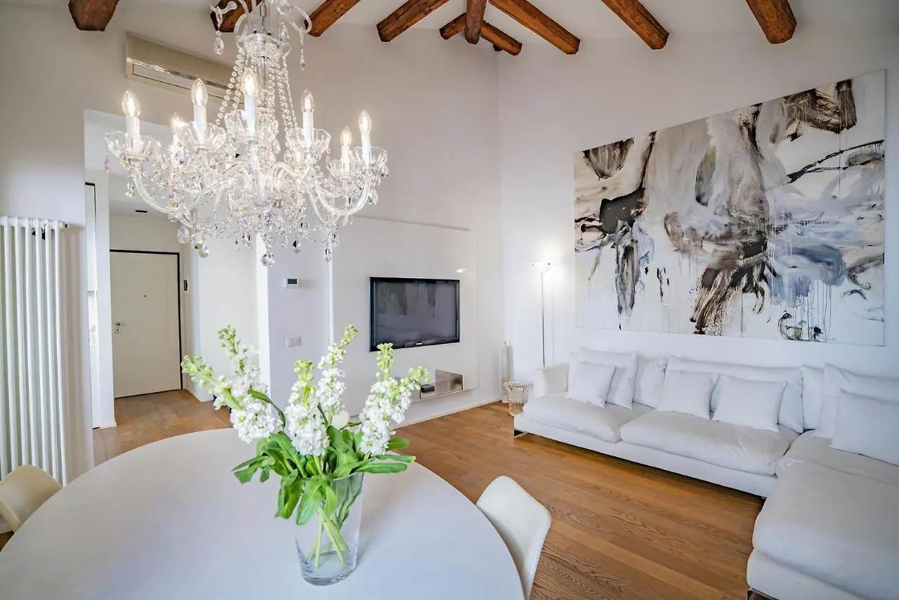 Colleoni Apartment With 2 Superb Terraces Venice